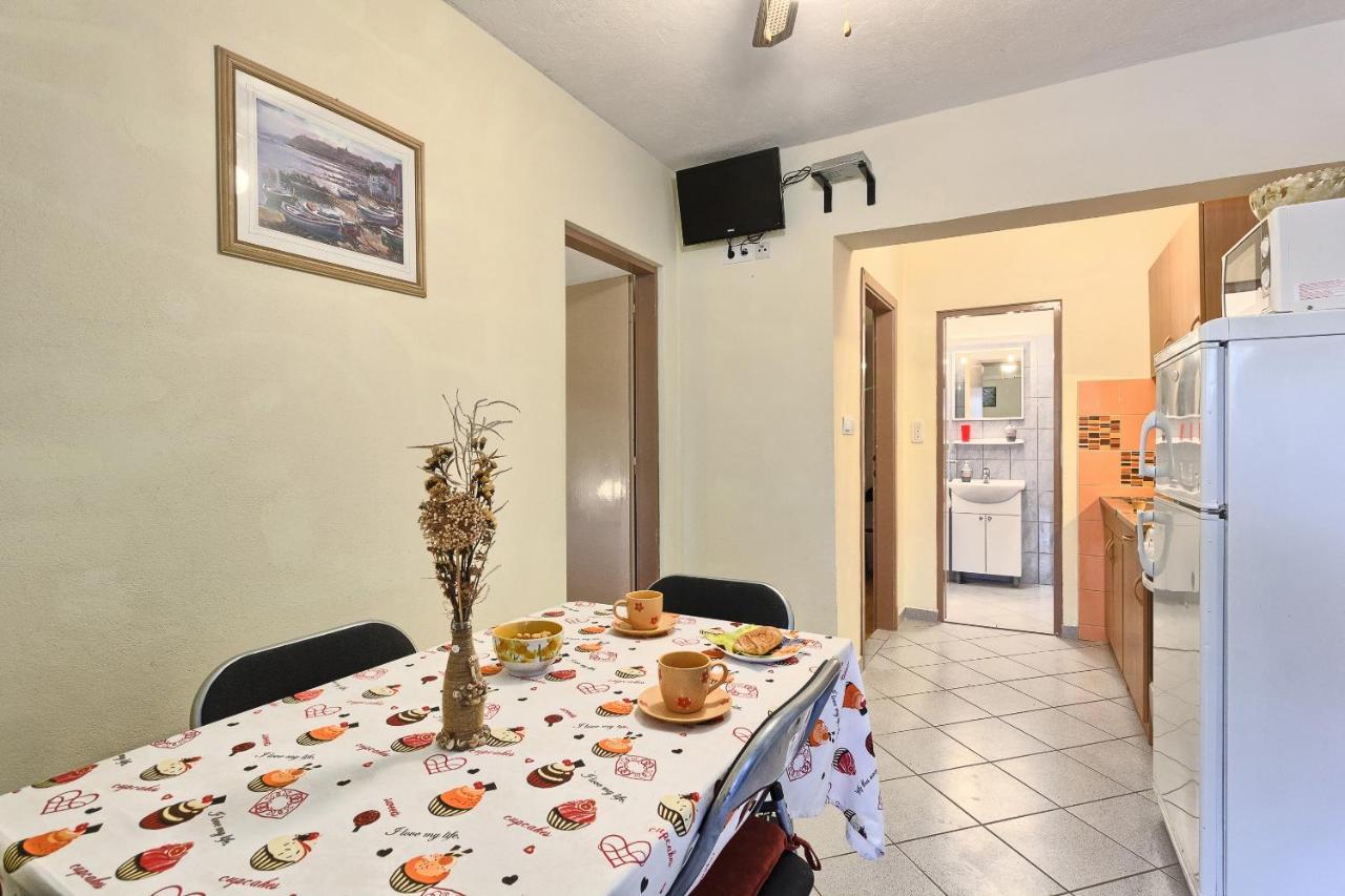 Apartment By The Sea Basina, Hvar - 5699